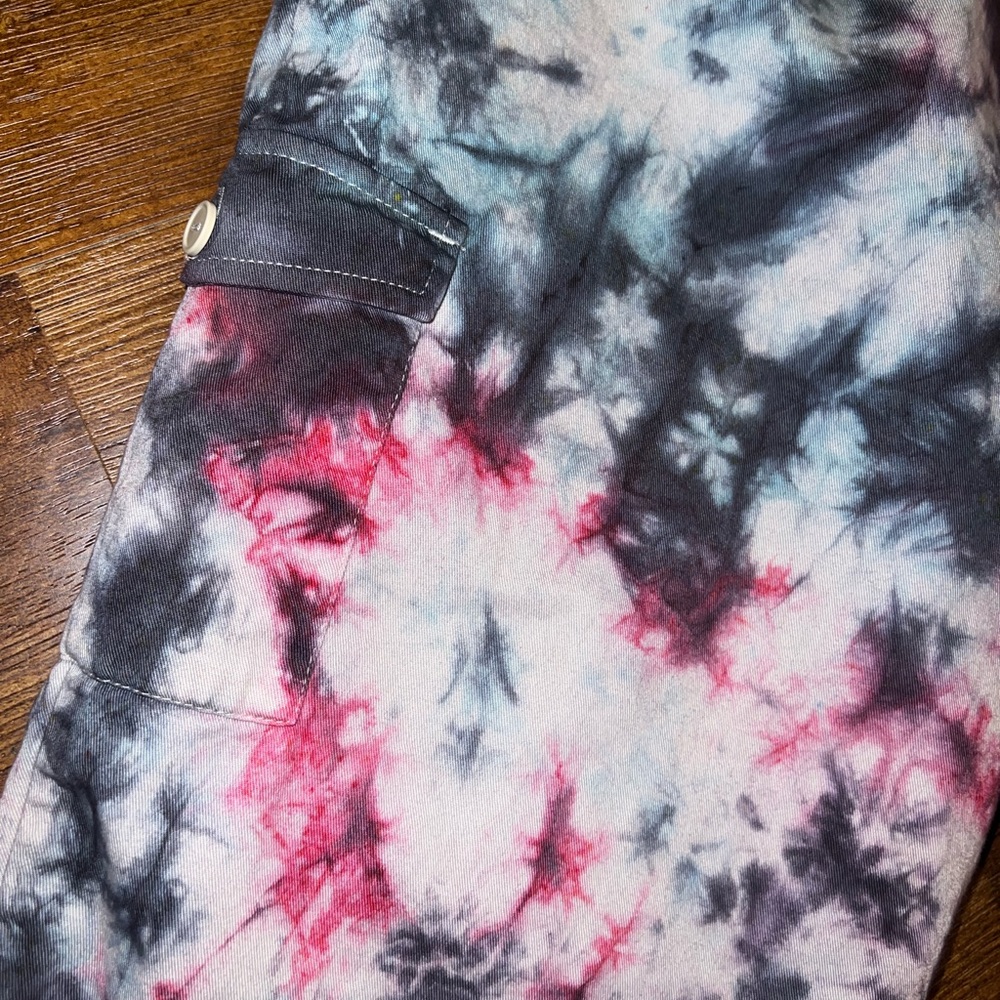 LAST CALL Classic Elements Red Black Tie Dye Cargo Capri Shorts Size L Petite - Picture 7 of 11